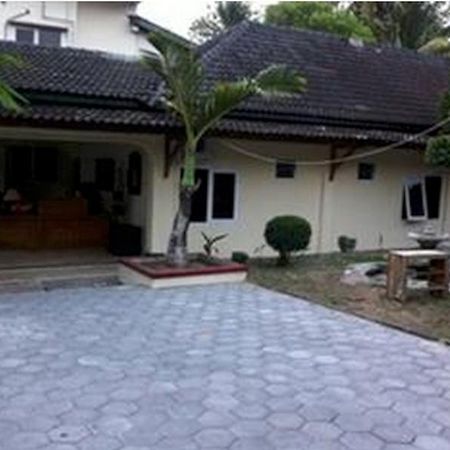 Queen Star Hotel Ngingas Luaran gambar