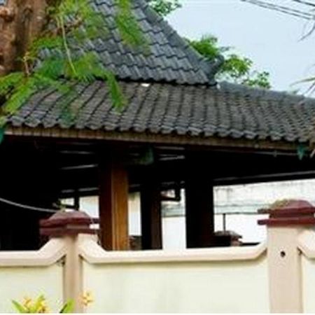 Queen Star Hotel Ngingas Luaran gambar