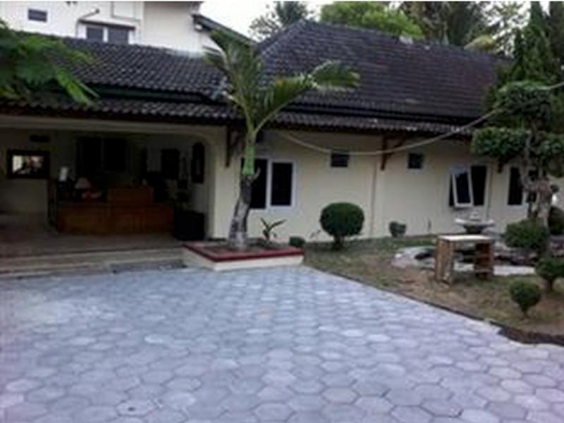 Queen Star Hotel Ngingas Luaran gambar